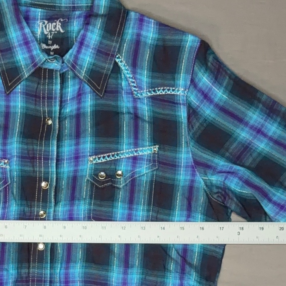 Wrangler Rock 47 Western Shirt Womens M Blue Purple Plaid Rhinestone Snaps - Picture 5 of 6